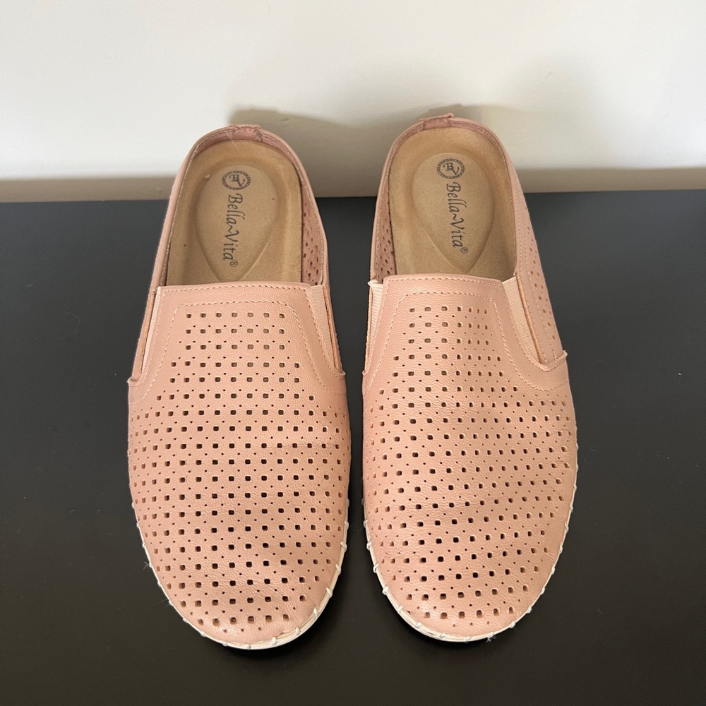 Bella Vita Women's Beige Slip On Refresh Altheisure Mules